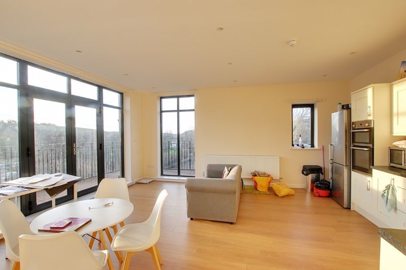 Property photo 1 of 8 Photo 5