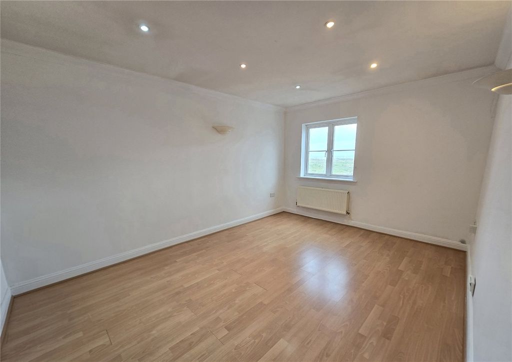 Property photo 3 of 7 Picture No. 01