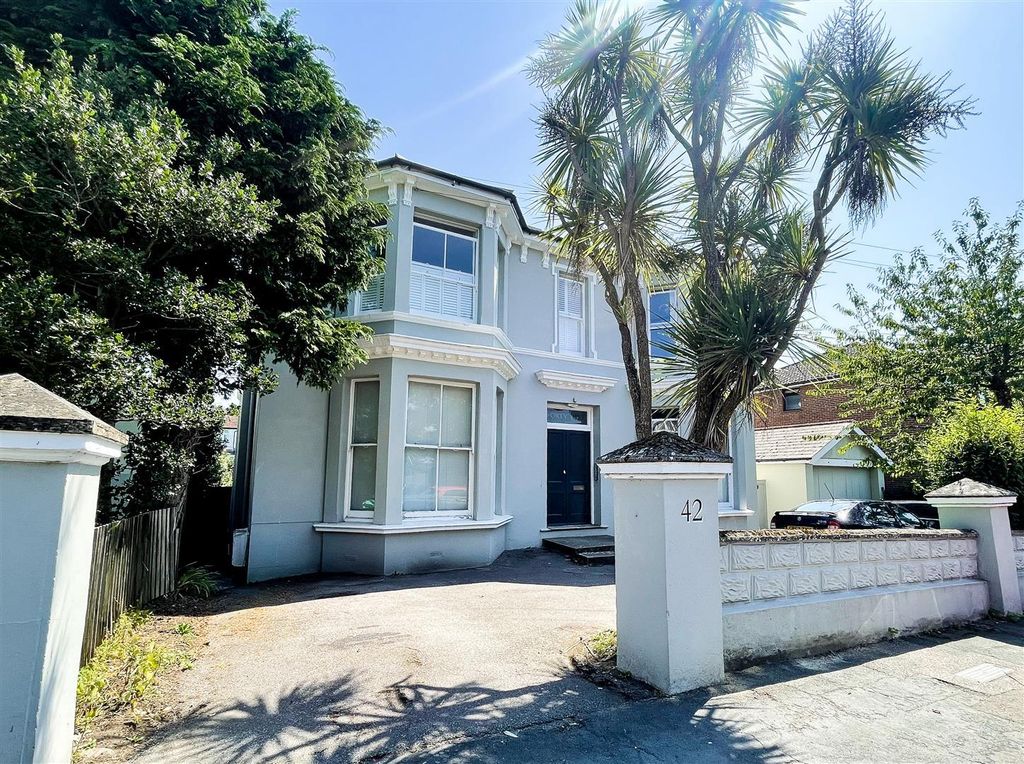 Property photo 1 of 11