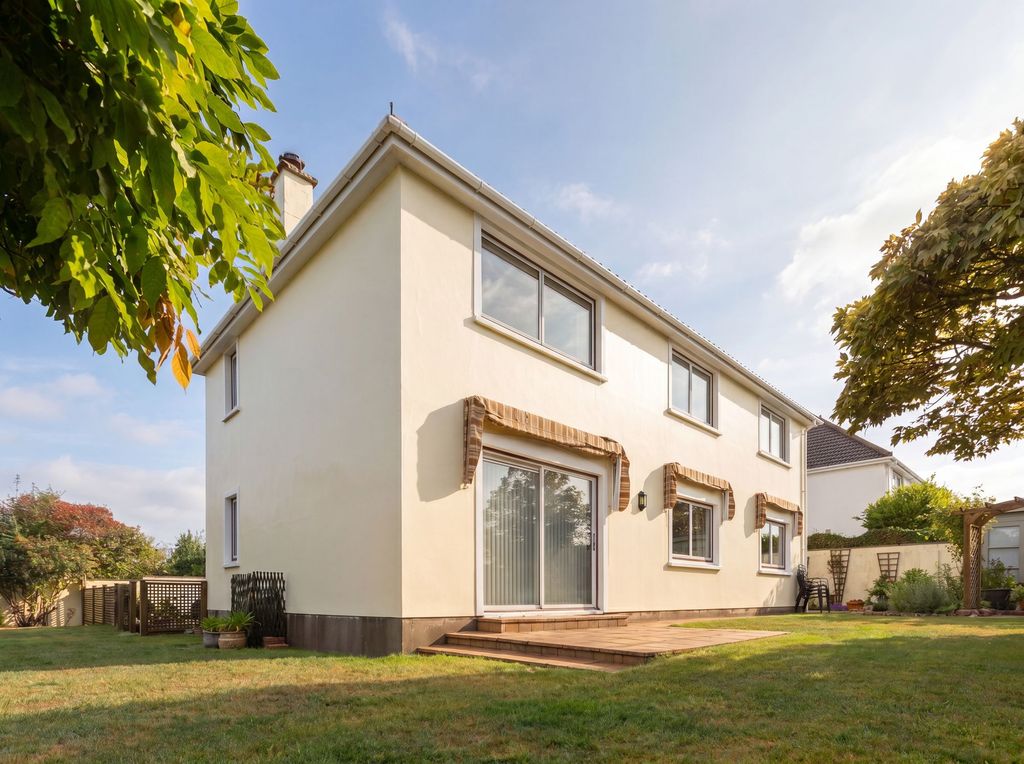 Property photo 2 of 32