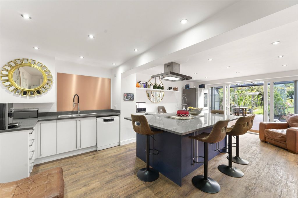 Property photo 2 of 12 Kitchen