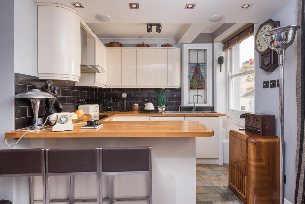 Property photo 2 of 17 4265201