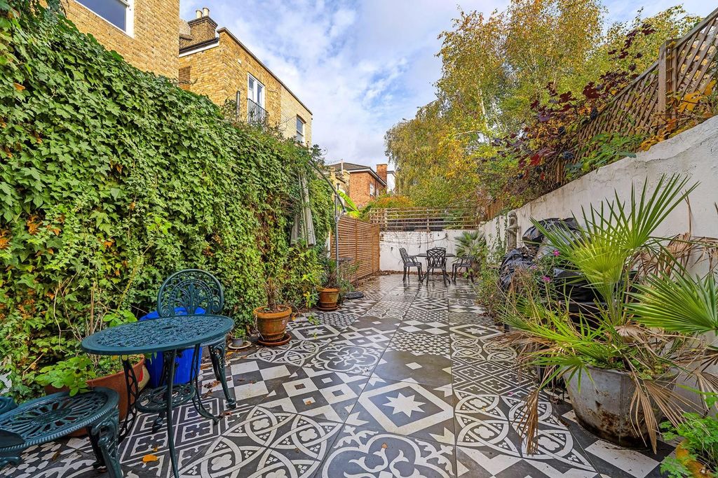 Property photo 2 of 18 Garden.Jpg