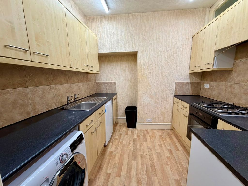 Property photo 1 of 6 Kitchen