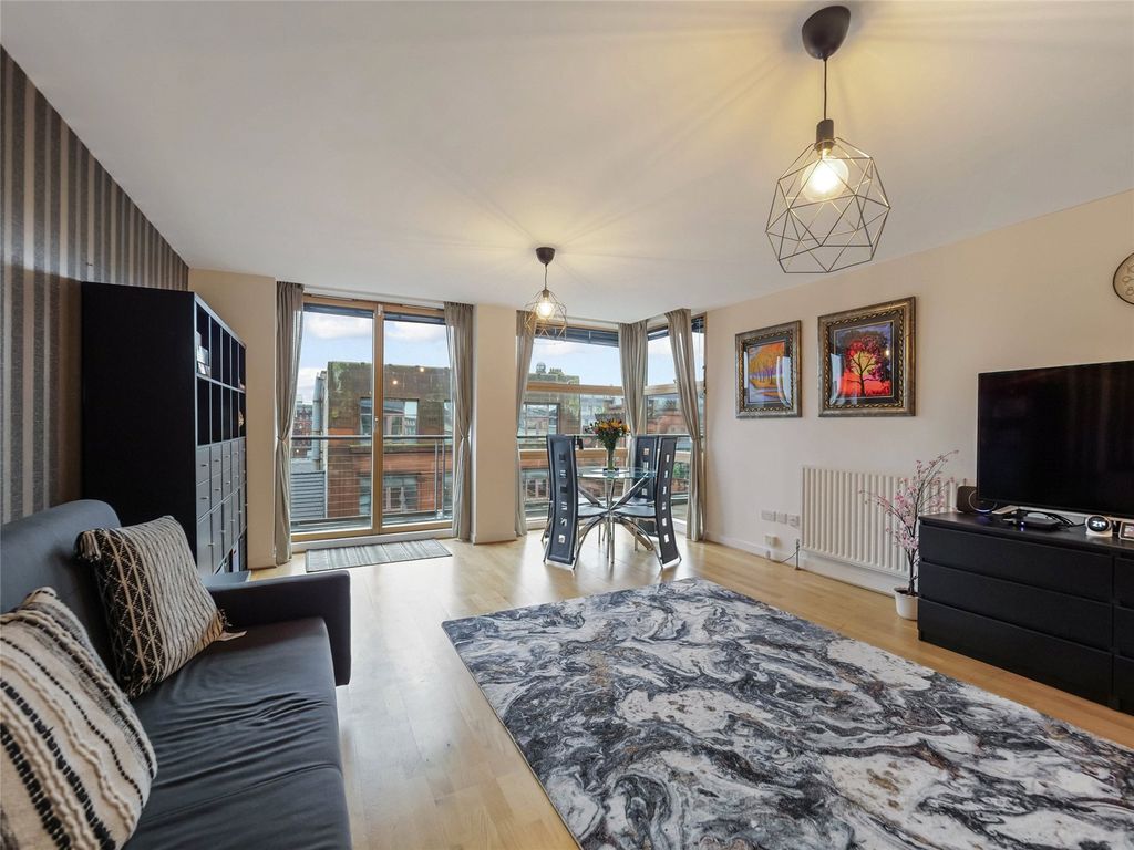 Property photo 2 of 28 Picture No. 25