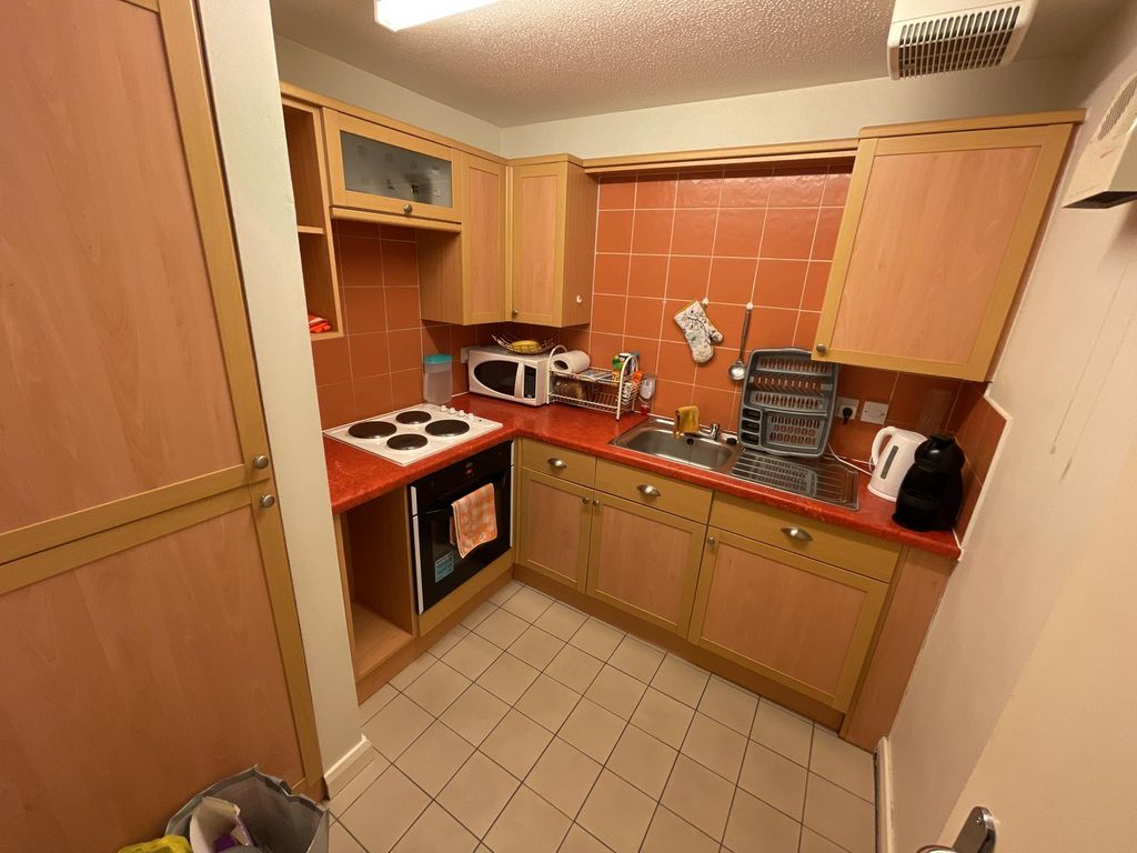 Property photo 2 of 8 Kitchen