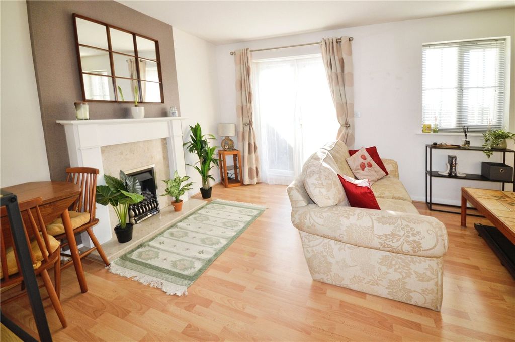 Property photo 2 of 14 Lounge