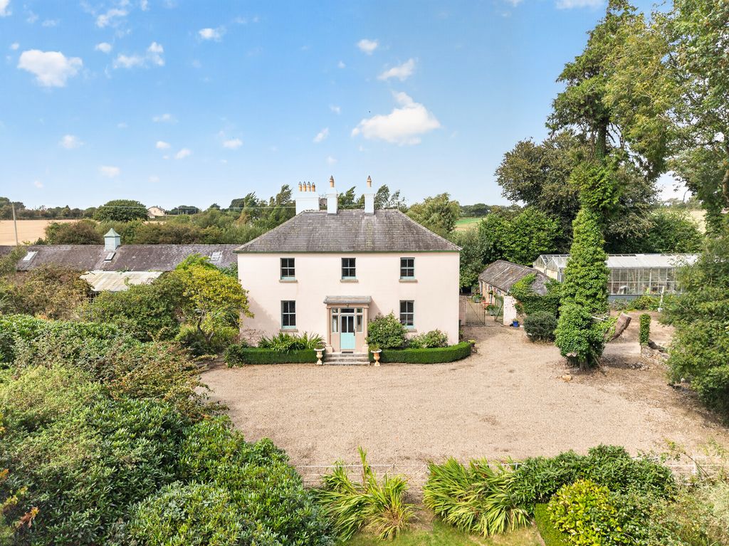 Property photo 1 of 82