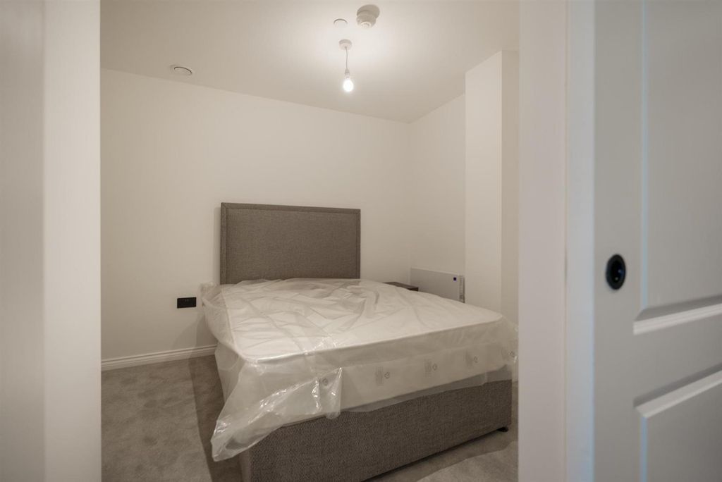 Property photo 3 of 9 Studio-1.Jpg