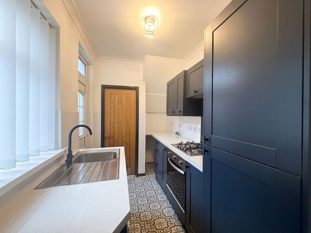 Property photo 2 of 11 Kitchen