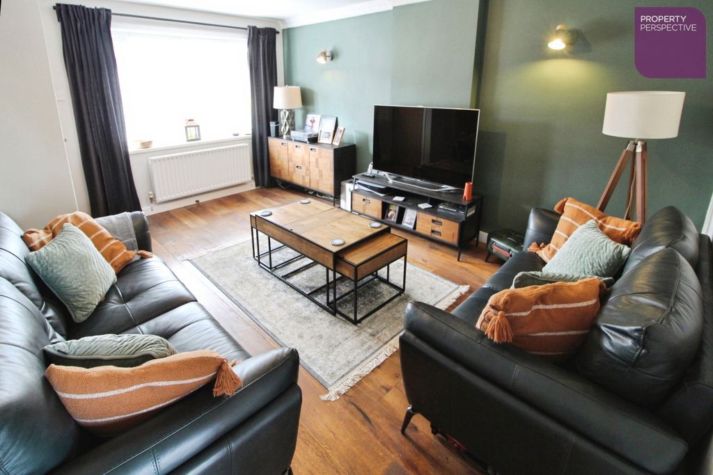 Property photo 2 of 11 Lounge