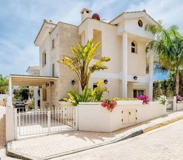 Property photo 1 of 14