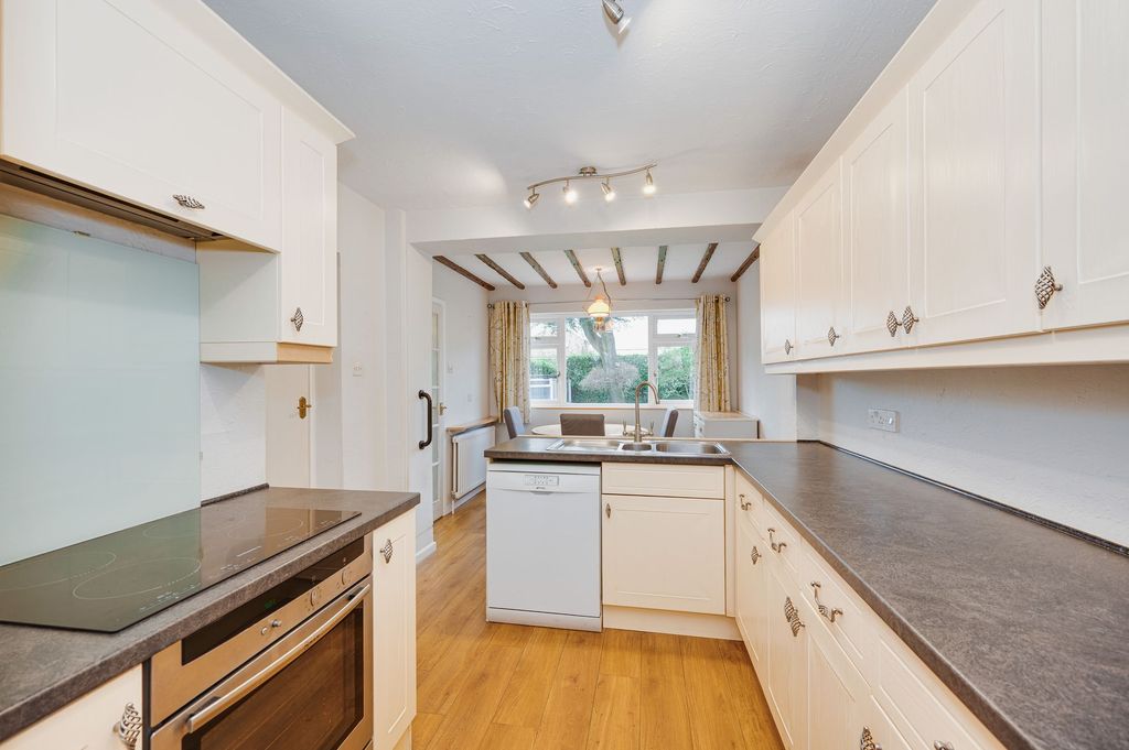 Property photo 2 of 24