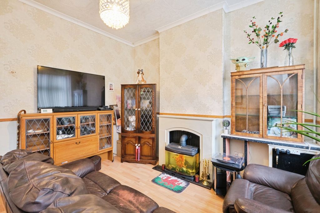 Property photo 2 of 24 Lounge