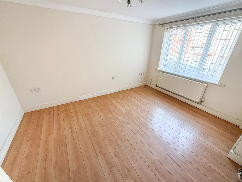 Property photo 2 of 9 Lounge