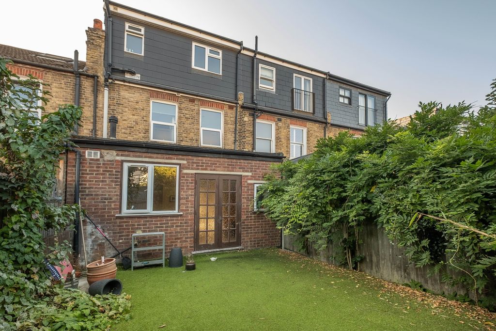 Property photo 2 of 17 23-Aldren-Road-00...