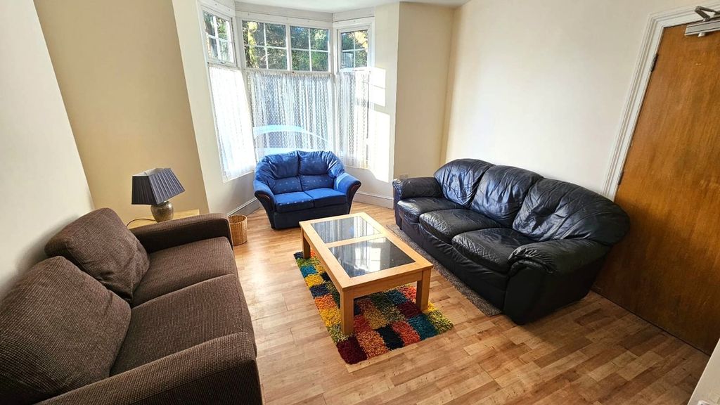 Property photo 2 of 8