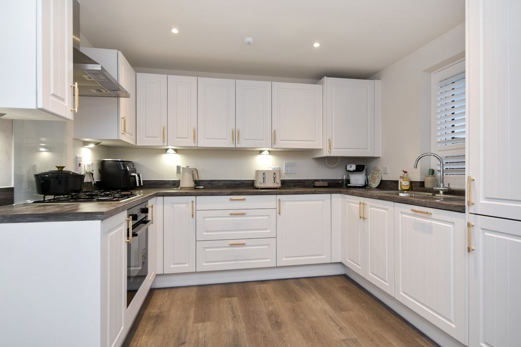 Property photo 2 of 34 Picture No. 24