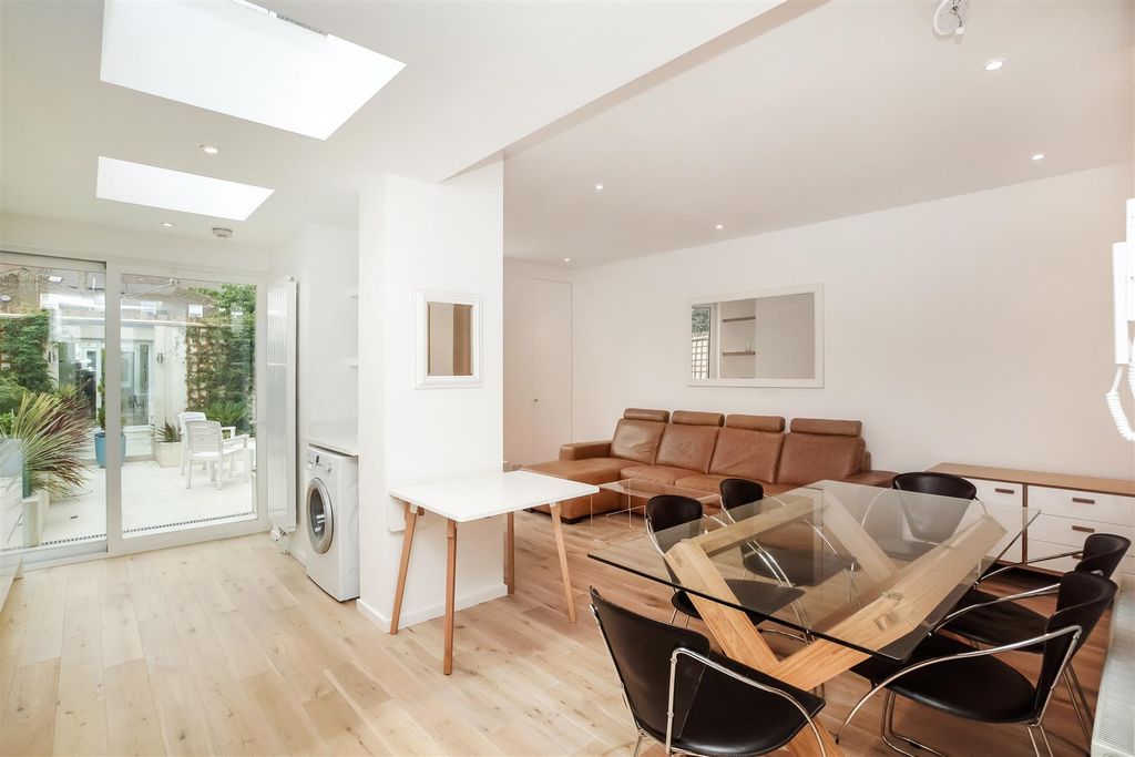 Property photo 2 of 11 Dining Area