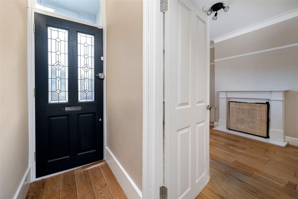 Property photo 3 of 29 4 Newbury Road_0002.Jpg