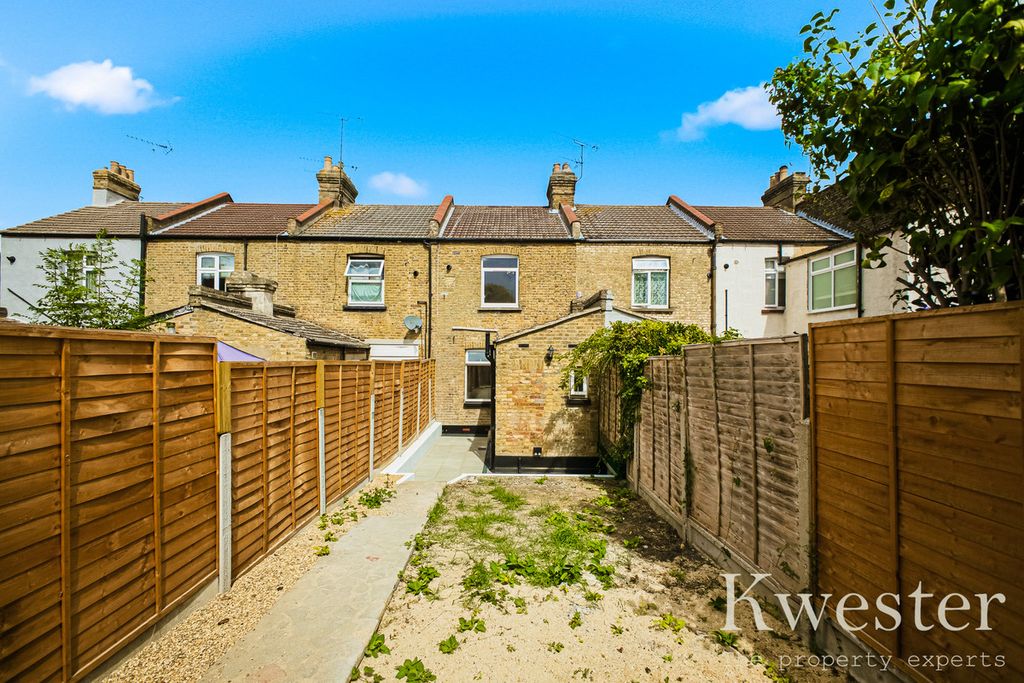 Property photo 3 of 23