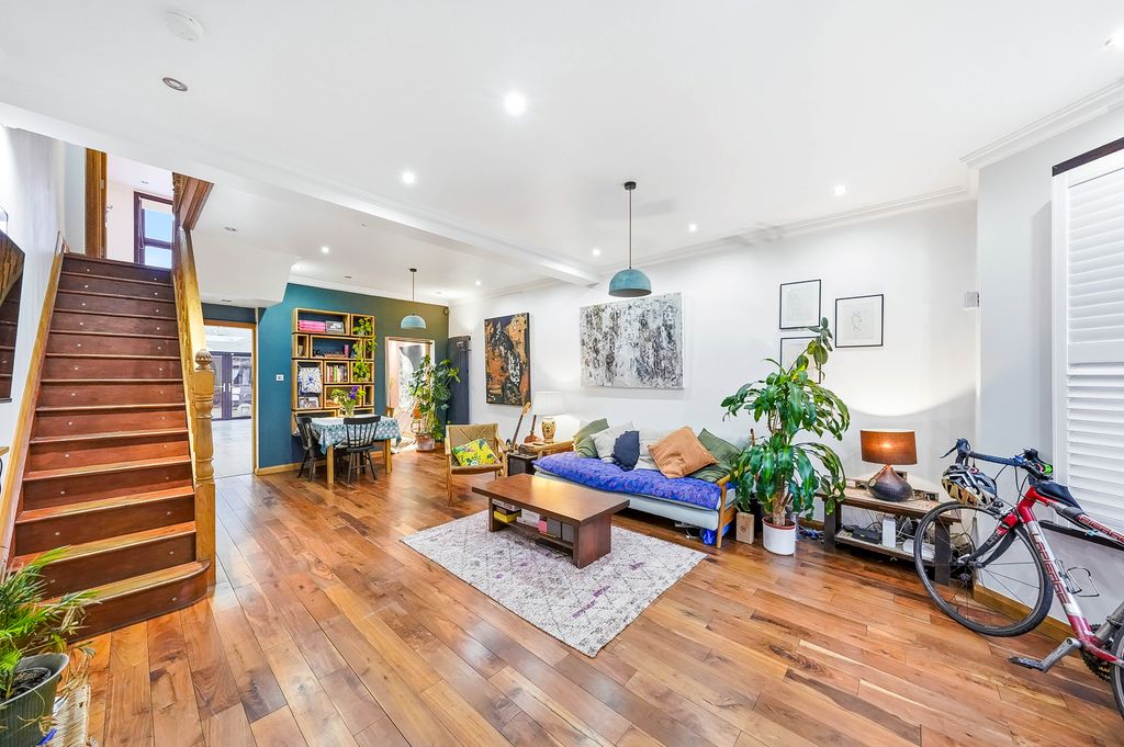 Property photo 1 of 25 Living Room 1