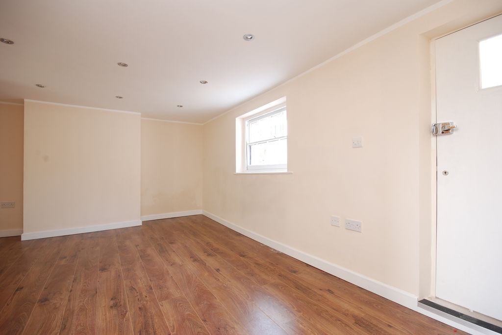 Property photo 2 of 35