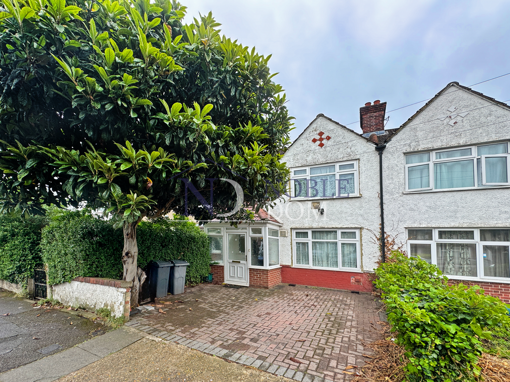 Property photo 1 of 16 3 Bedroom 2 Bathroom Extended Terraced House In West Hounslow