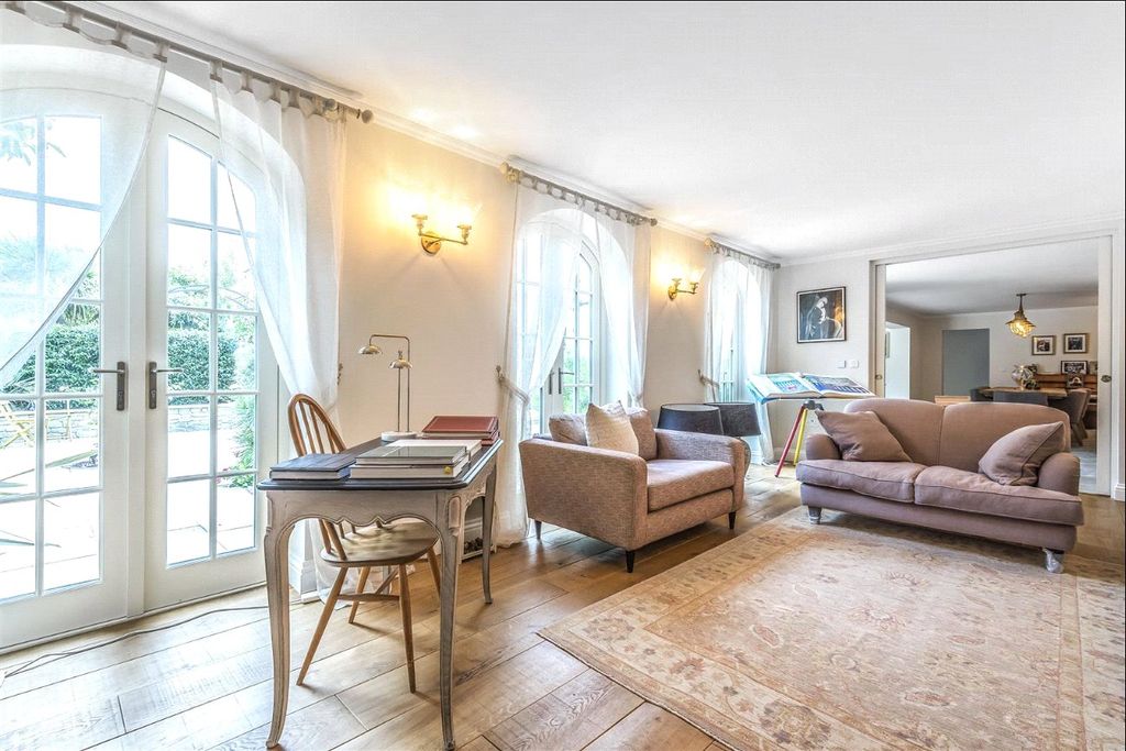 Property photo 2 of 10