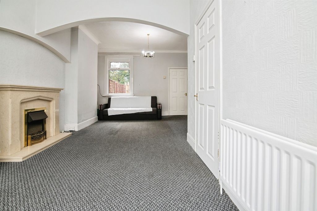 Property photo 3 of 16