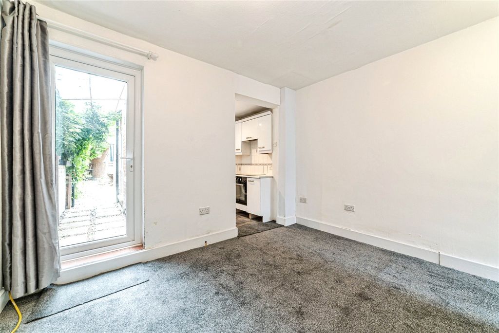 Property photo 3 of 11 Picture No. 23
