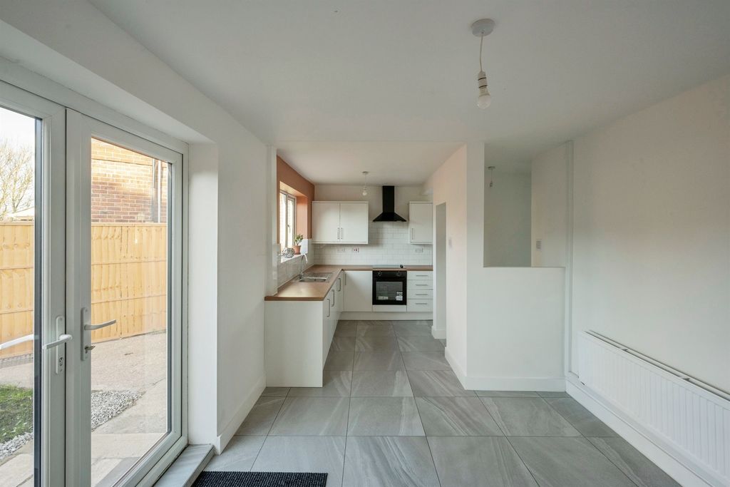 Property photo 2 of 21