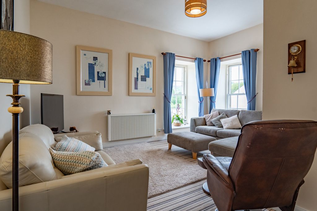 Property photo 2 of 36