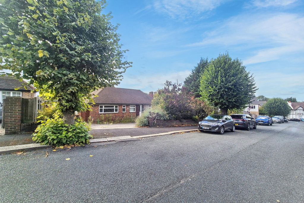 Property photo 3 of 3 2 Brambledown Road, South Croydon, Surrey, Cr2 0Bl