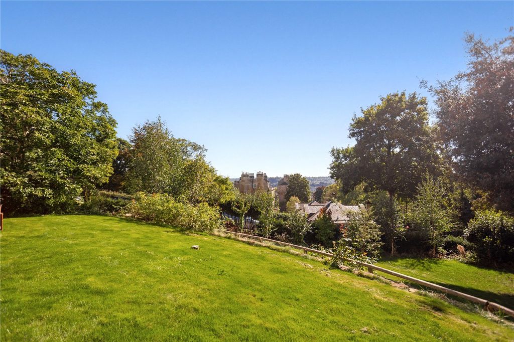 Property photo 3 of 19 Communal Gardens