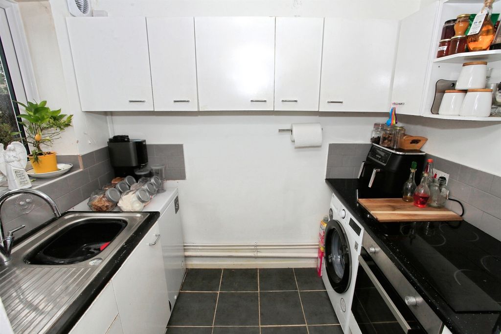 Property photo 3 of 16 Kitchen
