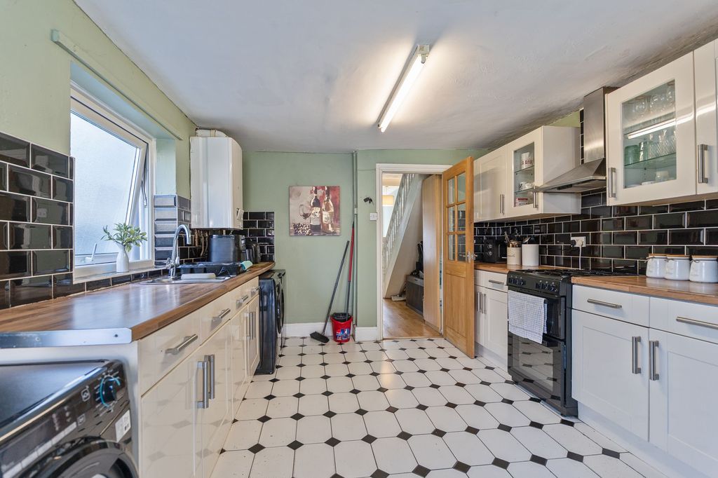 Property photo 2 of 23