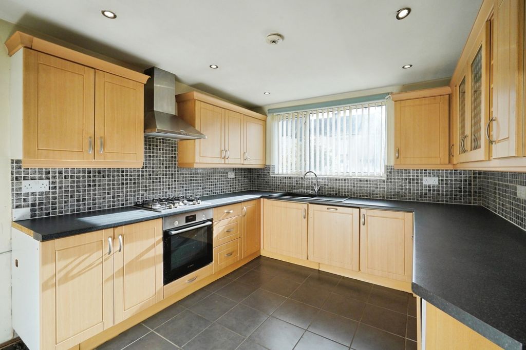 Property photo 2 of 17 Photo