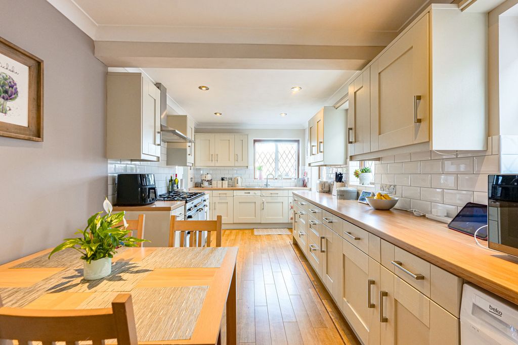 Property photo 2 of 37