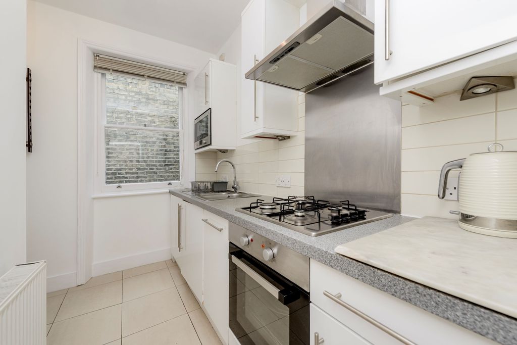 Property photo 3 of 16 5@12 Finborough Rd-5707.Jpg