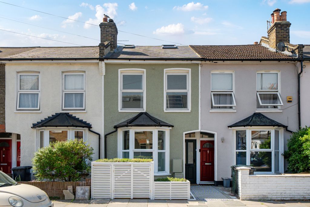 Property photo 1 of 18 External