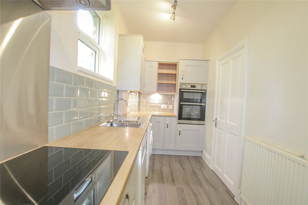 Property photo 3 of 19 Kitchen