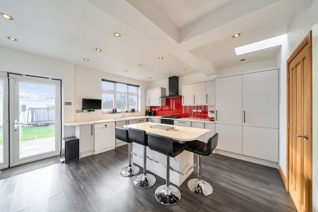 Property photo 2 of 14 1401493-2-6977963...