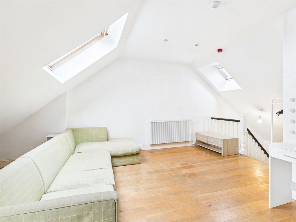 Property photo 2 of 8 Picture No. 01