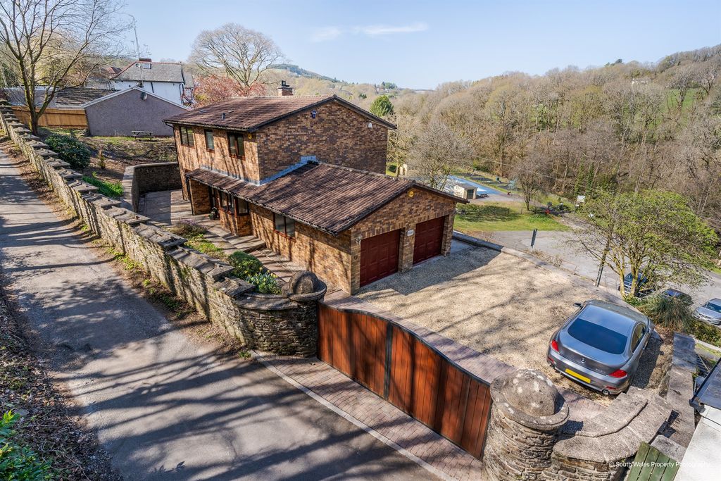 Property photo 3 of 34