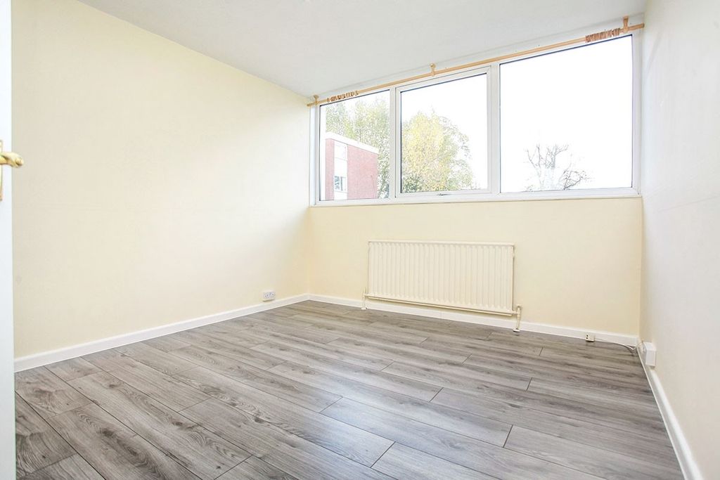 Property photo 3 of 8 Main Page