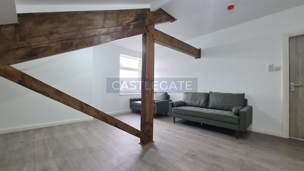 Property photo 1 of 12 Flat 8, 27 Market Place, Huddersfield, HD1 2Aa (6)