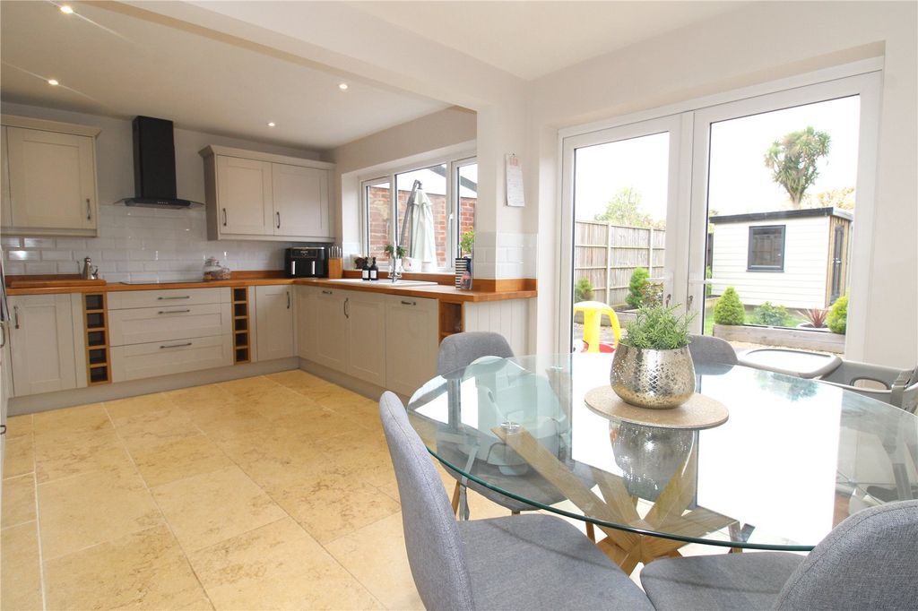 Property photo 3 of 21 Picture No. 09