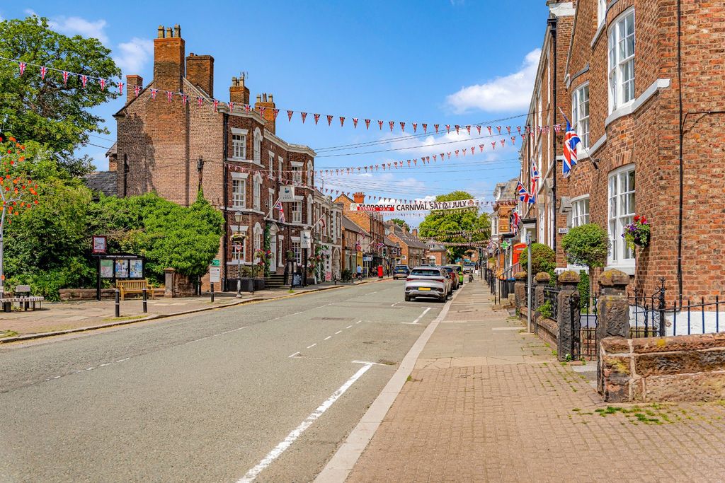 Property photo 3 of 11 Tarporley Street