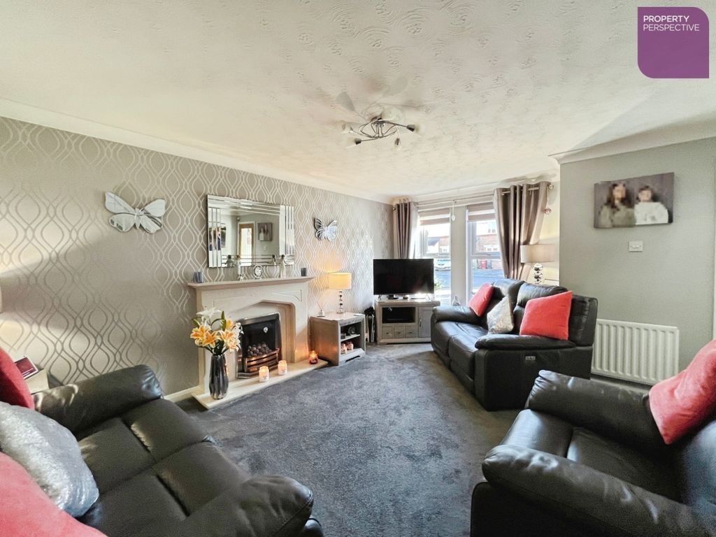 Property photo 3 of 14 Living Room